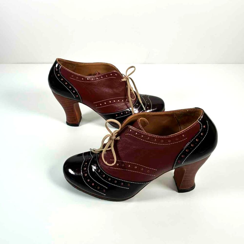 John Fluevog Miracles Heal Brogued Lace Up Heels in Black & Burgundy - 7.5M - Picture 4 of 8